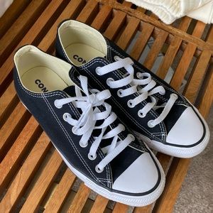 Women’s low top converse